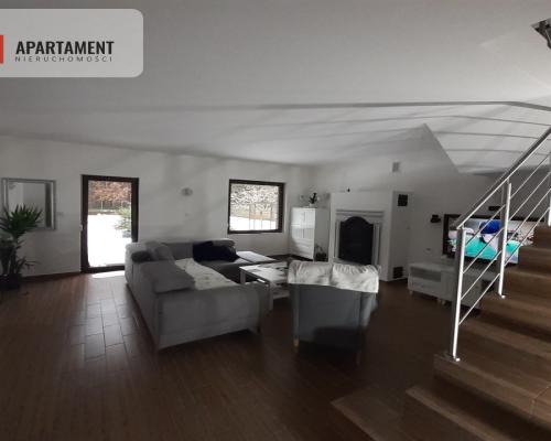 Piękny dom pod lasem