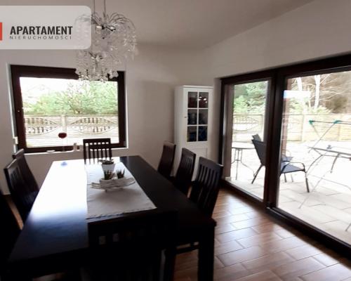 Piękny dom pod lasem