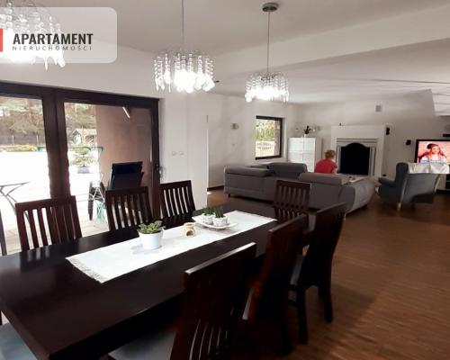 Piękny dom pod lasem