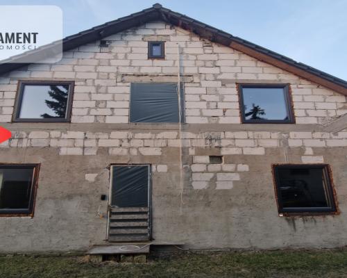 Rypin. Dom - stan surowy zamknięty, ogrodzony.