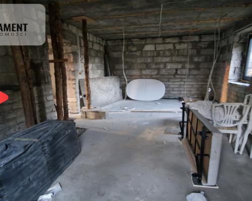 Rypin. Dom - stan surowy zamknięty, ogrodzony.