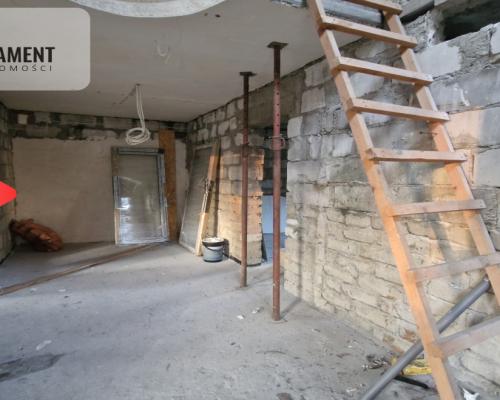 Rypin. Dom - stan surowy zamknięty, ogrodzony.