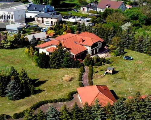 Z dużym ogrodem, w spokojnej okolicy!