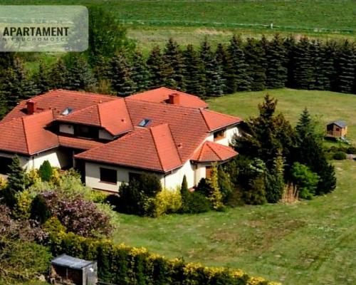 Z dużym ogrodem, w spokojnej okolicy!