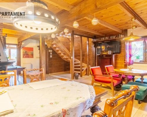 Oryginalny dom w bajkowej scenerii.