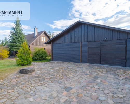 Oryginalny dom w bajkowej scenerii.