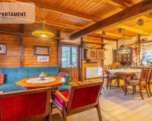 Oryginalny dom w bajkowej scenerii.