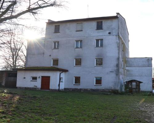 Dom, 3 mieszkania, 5 ha gruntów! Gmina Czernica