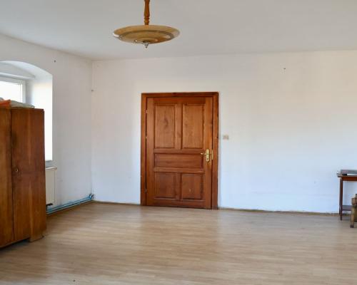 Dom, 3 mieszkania, 5 ha gruntów! Gmina Czernica