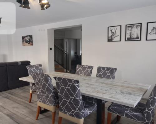 Duży dom- dwa mieszkania, centrum