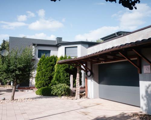 Dom/wysoki standard/piękny ogród/oranżeria/garaż/