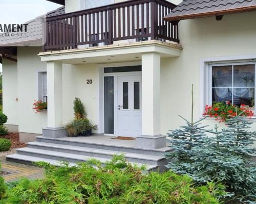 Wspaniała Nieruchomość z Urokliwym Ogrodem!