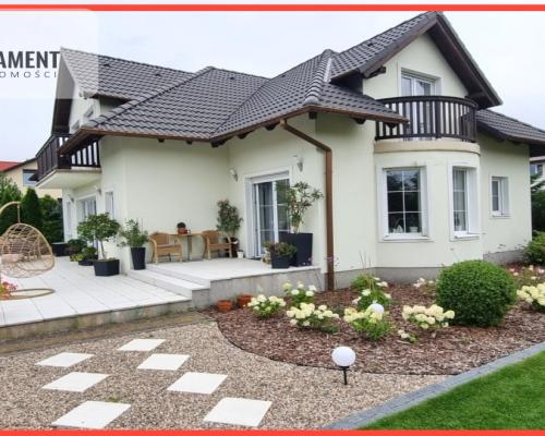 Wspaniała Nieruchomość z Urokliwym Ogrodem!