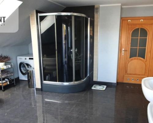 Wspaniała Nieruchomość z Urokliwym Ogrodem!