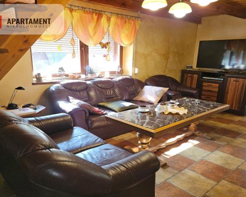 Ładny dom w lesie  blisko jeziora