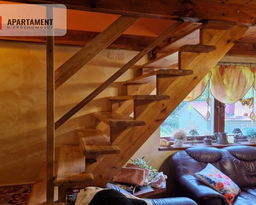 Ładny dom w lesie  blisko jeziora