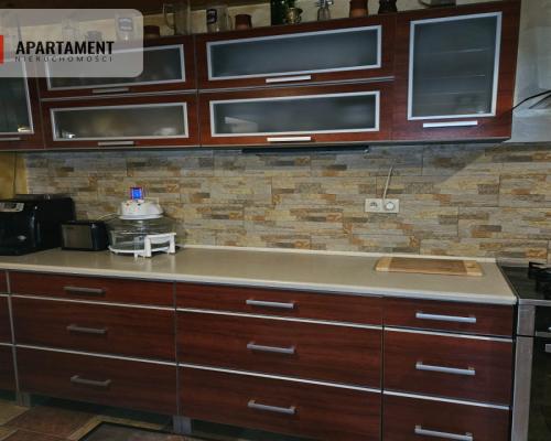 Ładny dom w lesie  blisko jeziora