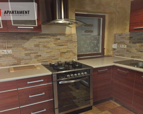 Ładny dom w lesie  blisko jeziora