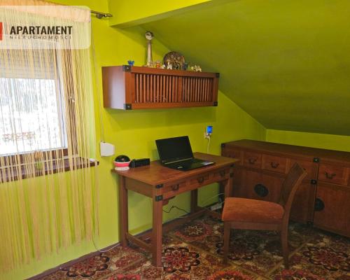 Ładny dom w lesie  blisko jeziora