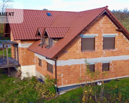 DOM DLA RODZINY | STAN SUROWY, ZAMKNIĘTY | CENTRUM