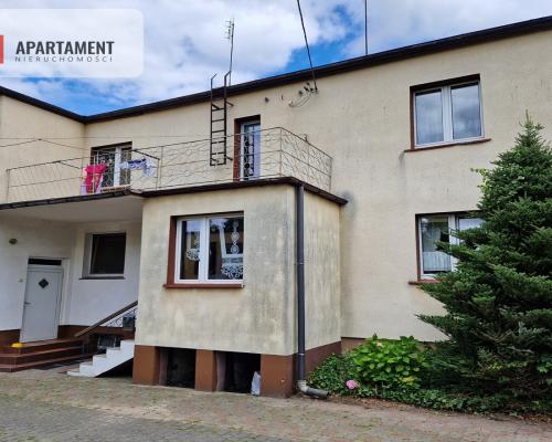 Dom z dwoma odrębnymi mieszkaniami, blisko centrum