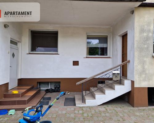 Dom z dwoma odrębnymi mieszkaniami, blisko centrum