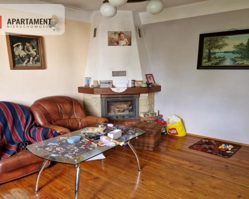 Dom z dwoma odrębnymi mieszkaniami, blisko centrum