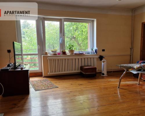 Dom z dwoma odrębnymi mieszkaniami, blisko centrum