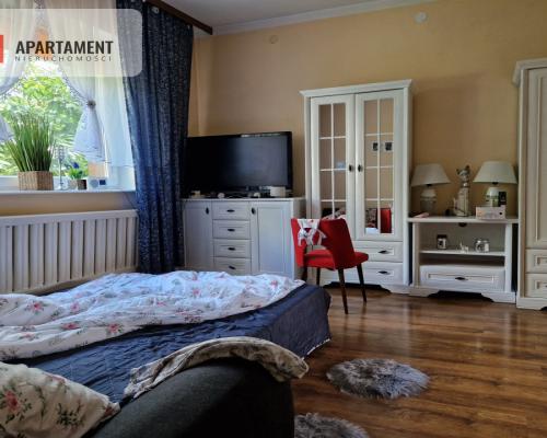 Dom z dwoma odrębnymi mieszkaniami, blisko centrum