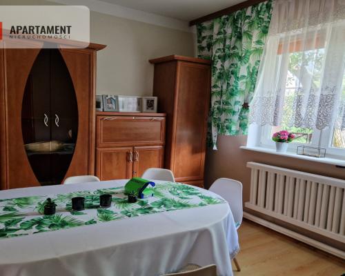 Dom z dwoma odrębnymi mieszkaniami, blisko centrum