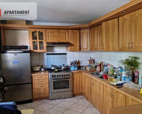 Dom z dwoma odrębnymi mieszkaniami, blisko centrum