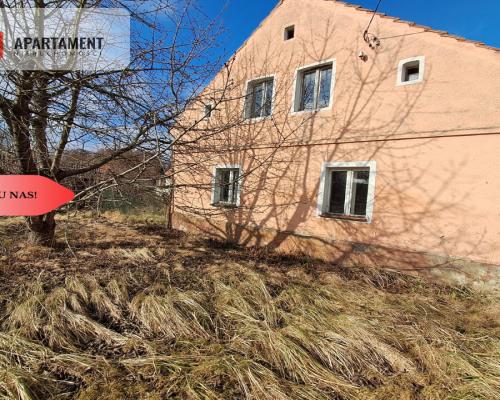 Dom na wsi do własnej aranżacji na dużej działce.