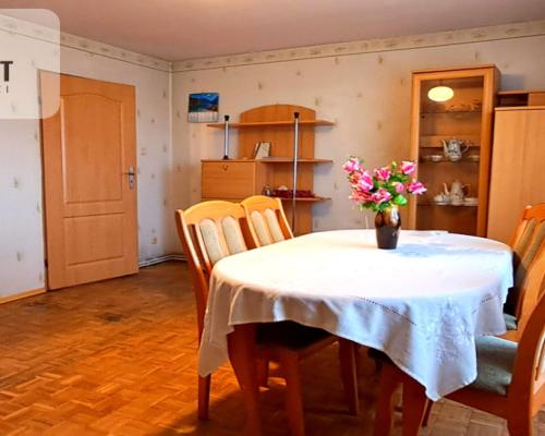 Piętro domu z ogrodem