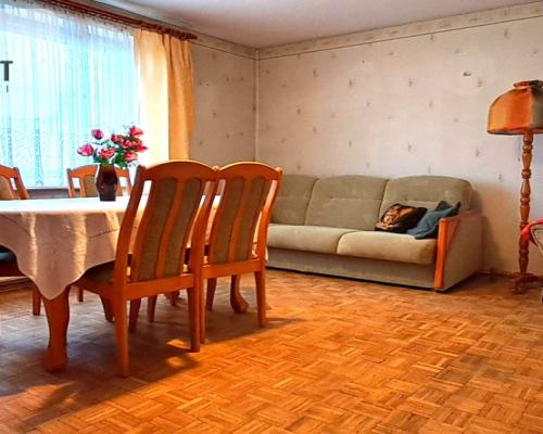 Piętro domu z ogrodem