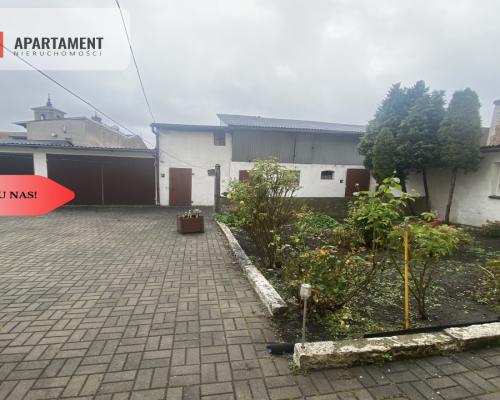 Przestronna kamienica z garażami w mieście