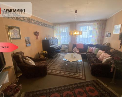 Przestronna kamienica z garażami w mieście