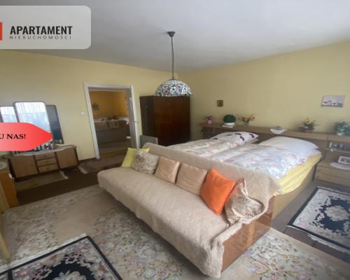 Przestronna kamienica z garażami w mieście