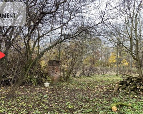 Duża działka z domem do odbudowy bądź rozbiórki