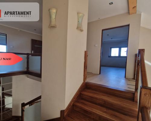 Przestronny dom na dużej działce z basenem...