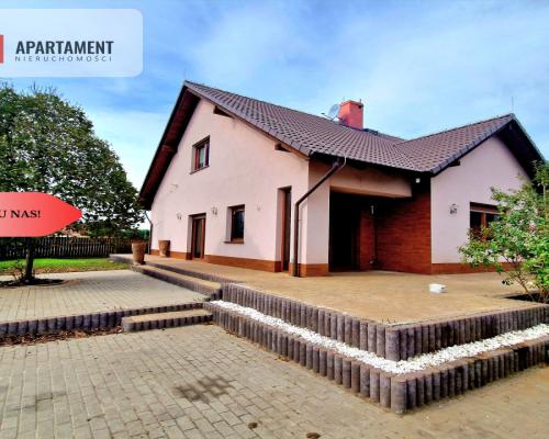 Przestronny dom na dużej działce z basenem...