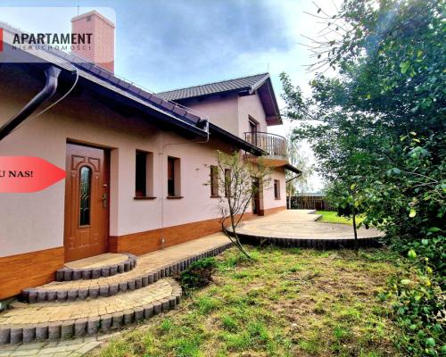 Przestronny dom na dużej działce z basenem...