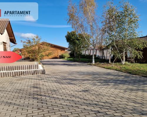 Przestronny dom na dużej działce z basenem...