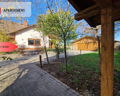 Przestronny dom na dużej działce z basenem...