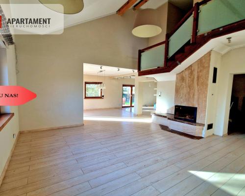 Przestronny dom na dużej działce z basenem...