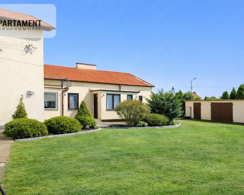 Kikół – bliźniak i garaż na dużej działce.