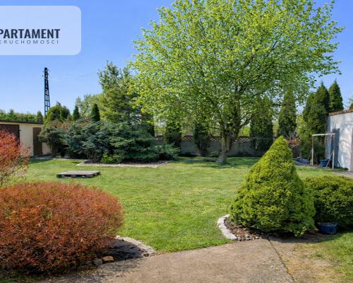 Kikół – bliźniak i garaż na dużej działce.