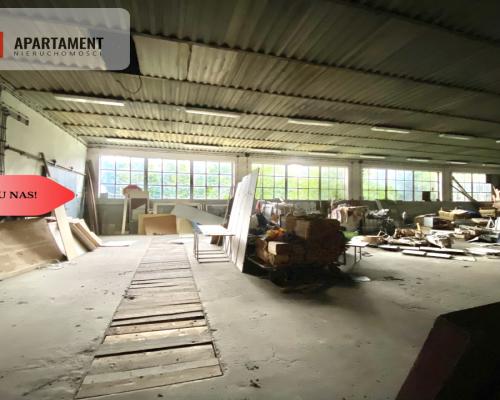 Obiekt magazynowo-biurowy z utwardzonym placem.