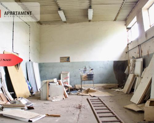 Obiekt magazynowo-biurowy z utwardzonym placem.