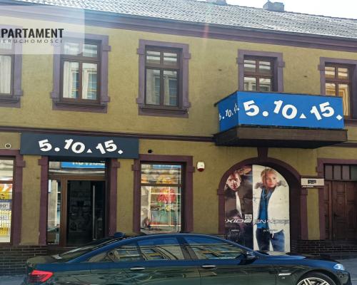 ODNOWIONA KAMIENICA W CENTRUM ŚWIECIA