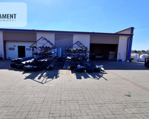 Hala z biurami, placem i mieszkaniem na piętrze